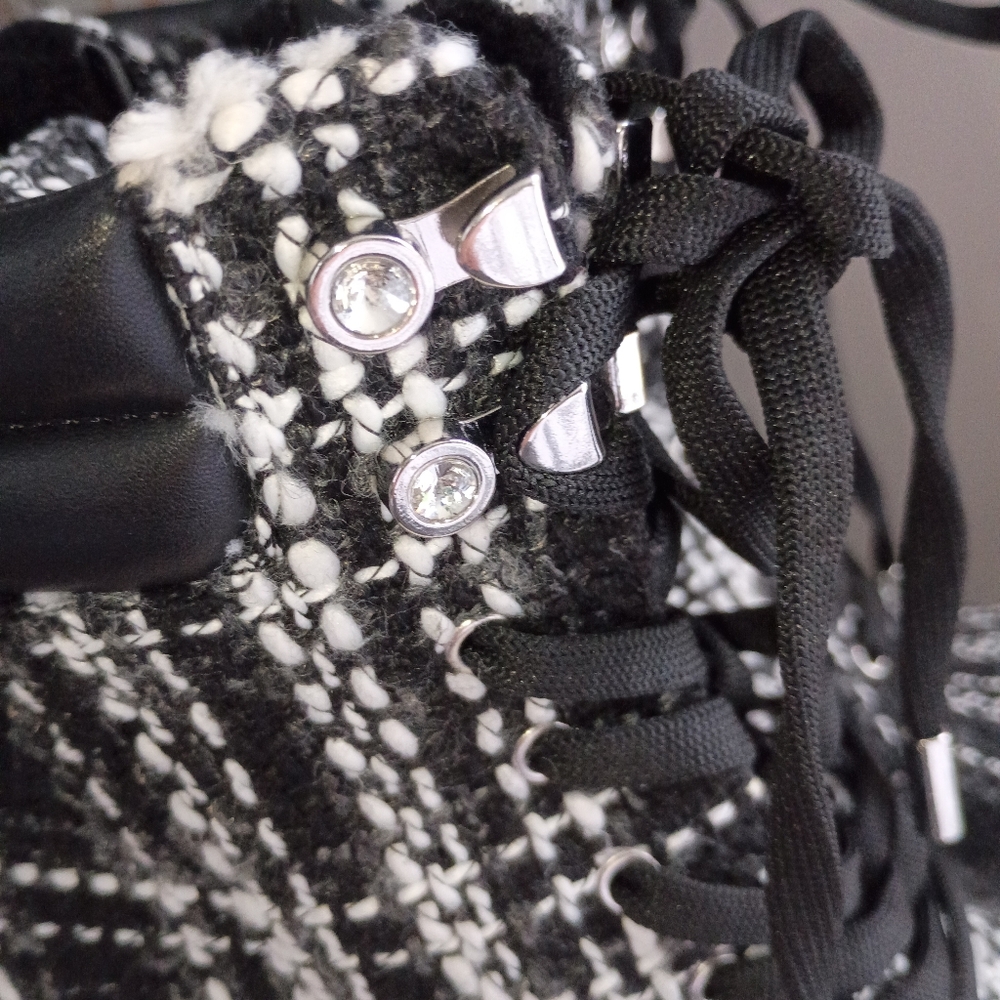 NWT.JLO Women's Black and White Plaid Tweed Ankle Boots Size 9.5 - Picture 4 of 7